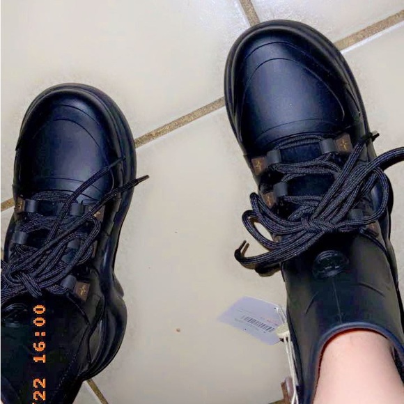 Louis VUTTION leather boots
I got them from Vestiaire .com - Picture 3 of 3